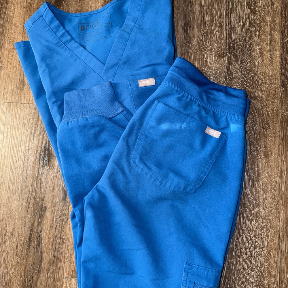 Figs Vibrant Blue Scrub Set